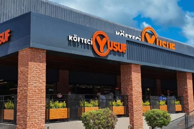 Bursa'nın &uuml;nl&uuml; restoranı K&ouml;fteci Yusuf sosyal medyayı ikiye b&ouml;ld&uuml;