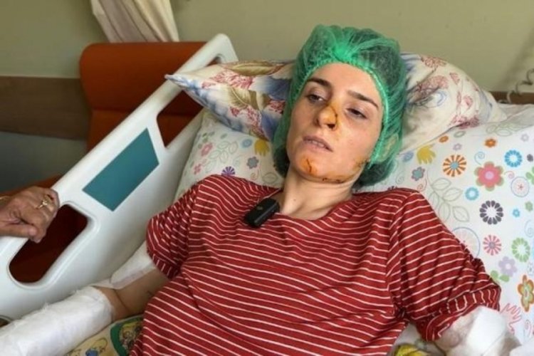 Sinem'i direksiyon başındayken 27 yerinden bı&ccedil;akladı!