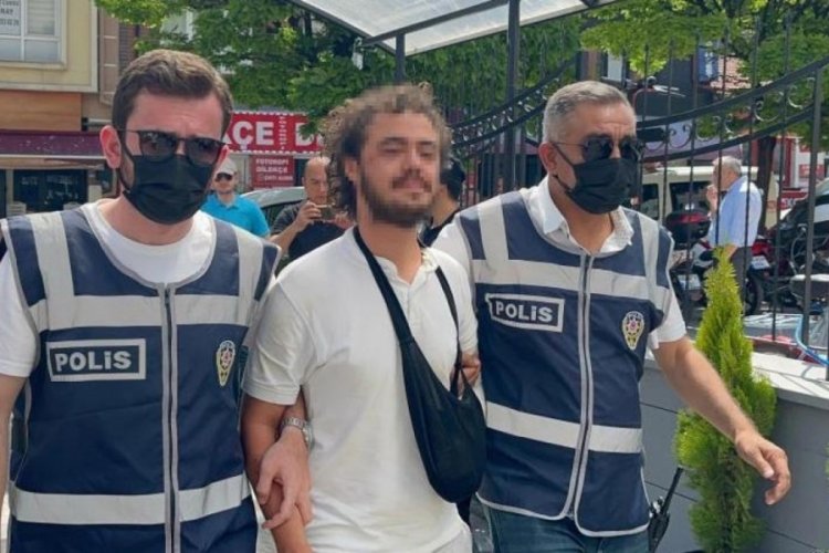 Alkoll&uuml; camilere girerek Kur'an-ı Kerim yırtan ş&uuml;pheli adliyede
