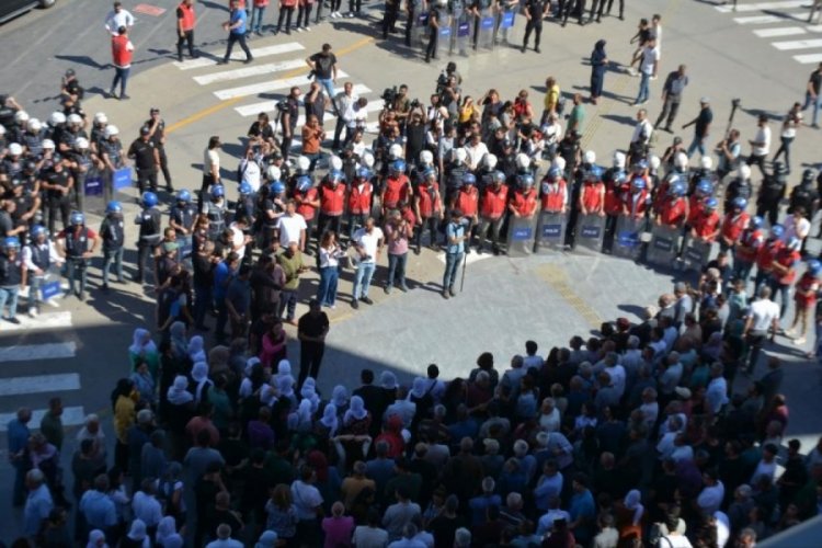 Kayyum protestosuna gazlı m&uuml;dahale!