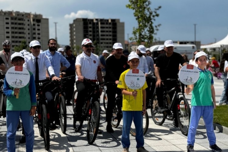 Ankara'da pedallar sağlıklı yaşam i&ccedil;in &ccedil;evrildi
