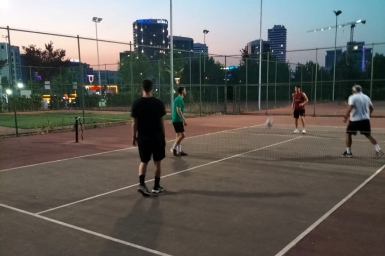 Bursasporlu futbolcular Ayak Tenisi oynadı