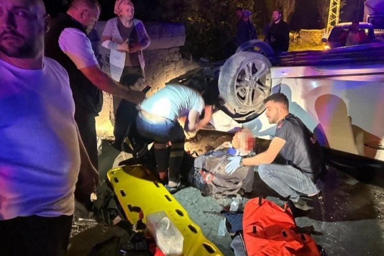 Kars'ta otomobil takla attı: 2 ağır yaralı