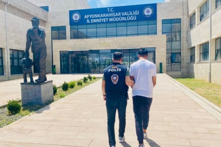 Afyonkarahisar dolandırıcılık su&ccedil;undan aranan kişi yakalandı