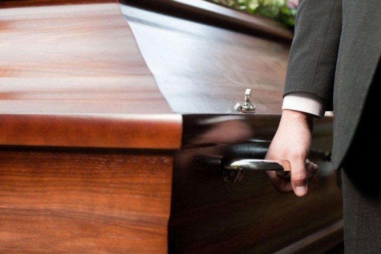 &Ouml;ld&uuml; diye tabuta konuldu! Cenazede nefes aldığı ortaya &ccedil;ıktı