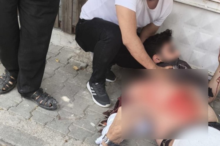 Sokak ortasında boynundan bı&ccedil;aklandı!