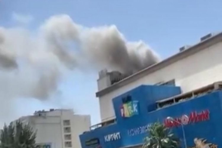 İzmir'deki AVM'de yangın!