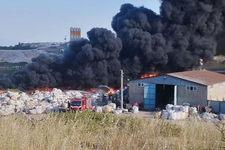 Kocaeli'de geri d&ouml;n&uuml;ş&uuml;m tesisinde yangın