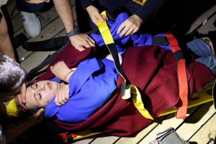 Artvin'de gezi teknesi alabora oldu: 5 kişi boğulma tehlikesi ge&ccedil;irdi