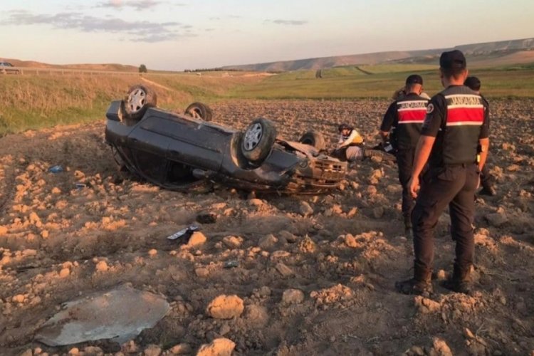 Sivas'ta tarlaya u&ccedil;an otomobilin s&uuml;r&uuml;c&uuml;s&uuml; &ouml;ld&uuml;