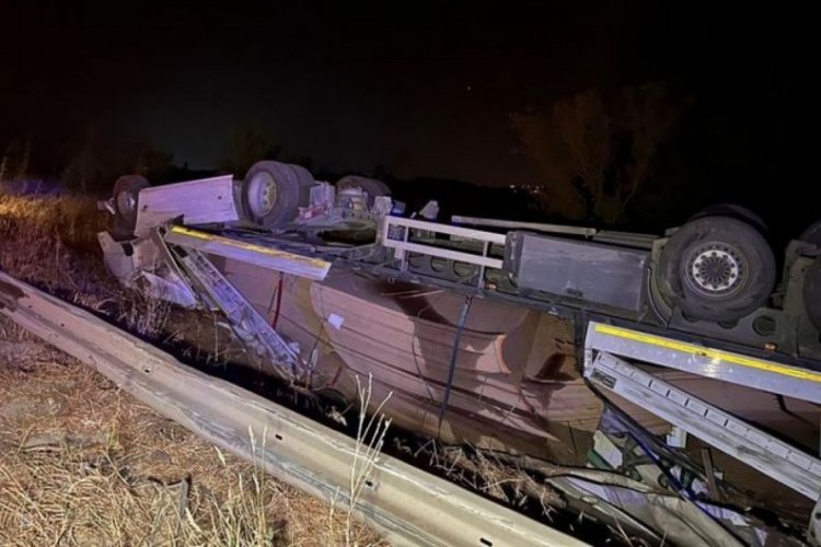 İstanbul'da 3 ara&ccedil; birbirine girdi: 4 yaralı