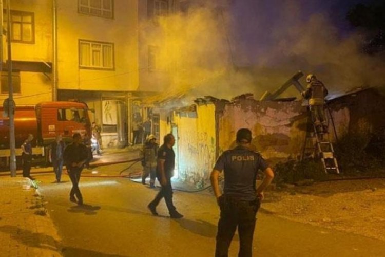 Ankara'da metruk binada yangın &ccedil;ıktı!