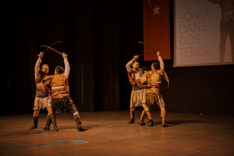 Bursa Gala K&uuml;lt&uuml;r Sanat Merkezi'nin dans g&ouml;steresi sanatseverlerle buluştu