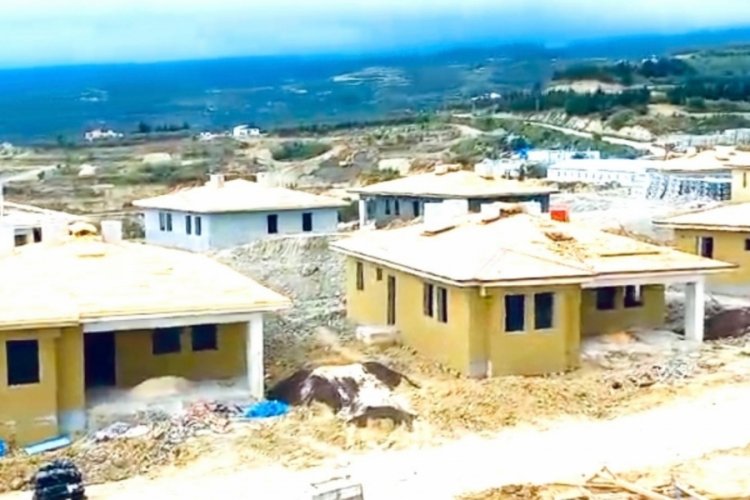 Hatay'da k&ouml;y evlerinin bitmesine sayılı g&uuml;nler