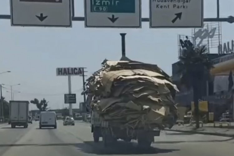 Bursa'da taşıdığı y&uuml;k tehlikeye yol a&ccedil;tı!
