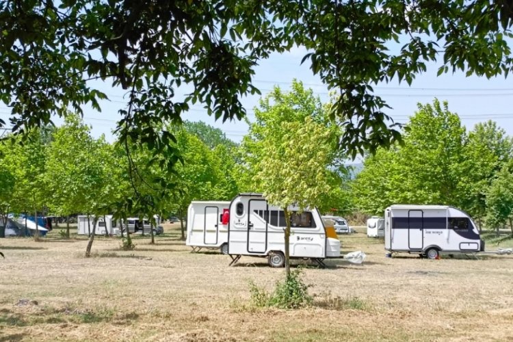 Bursa'da vatandaşlar g&ouml;l sahilinde yapılan fabrika etkinliklerini istemiyor