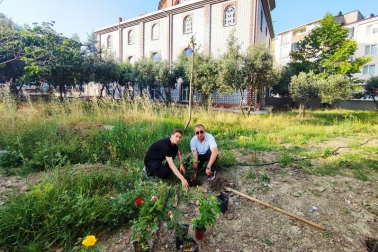 Bursa'da &ouml;ğretmen ve &ouml;ğrencilerinden &ouml;rnek davranış