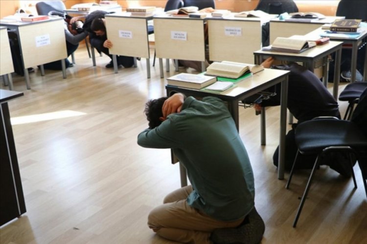 Bursa Valisi'nden deprem tatbikatı a&ccedil;ıklaması!