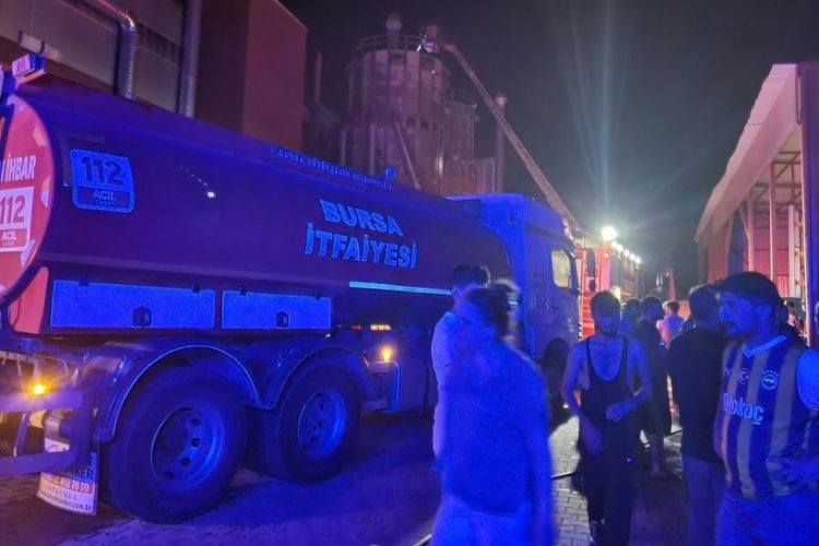 Bursa İneg&ouml;l'de sandalye fabrikasında yangın