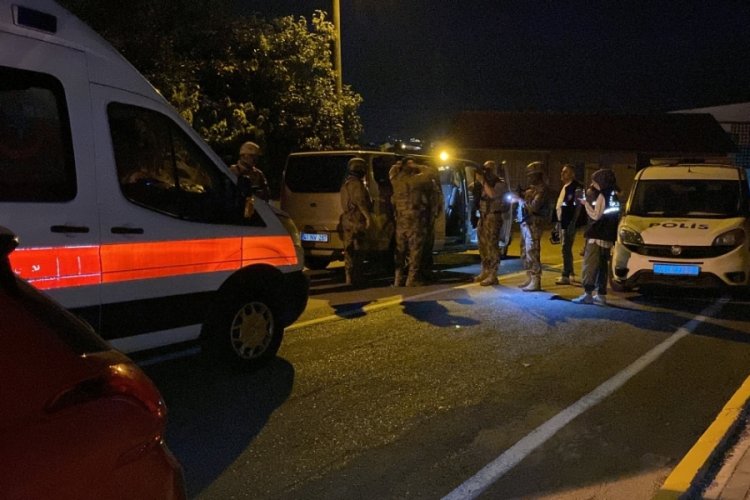 Elinde pompalı t&uuml;fekle sokağa &ccedil;ıktı: 4 saatte ikna edildi