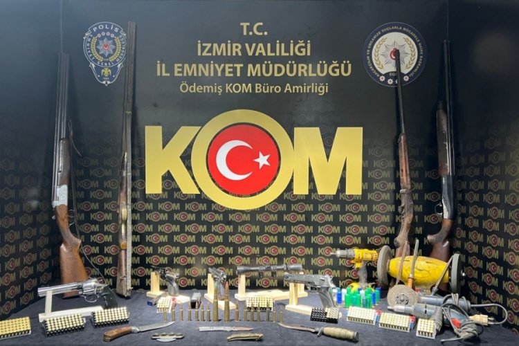 İzmir'de yasa dışı silah ticareti operasyonu: U&ccedil;aksavar mermileri ele ge&ccedil;irildi