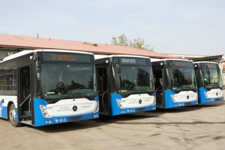 Elazığ'da halk otob&uuml;s&uuml; ile pikap &ccedil;arpıştı: 9 yaralı
