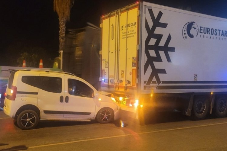 Antalya'da tıra arkadan &ccedil;arpıp firar etti