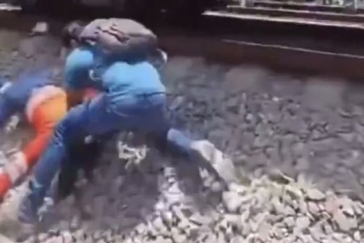 Meksika'da selfie uğruna trenin altında can verdi
