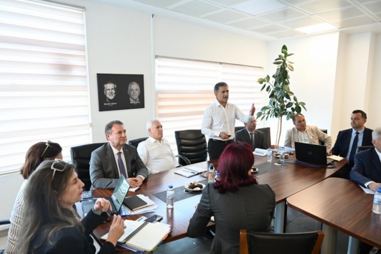 Bursa el birliği ile g&uuml;l&uuml;ms&uuml;yor