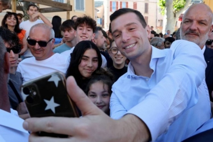 Fransa'da aşırı sağın adayı Jordan Bardella, se&ccedil;imin favorisi