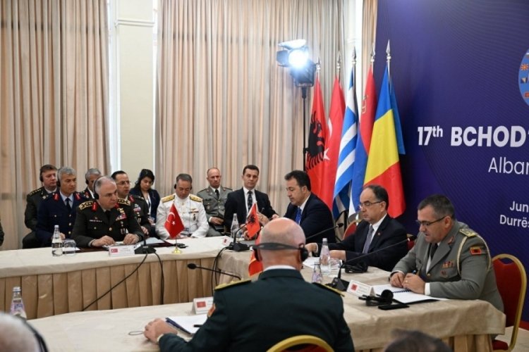 Arnavutluk Cumhurbaşkanı Begaj, Metin G&uuml;rak'ı kabul etti