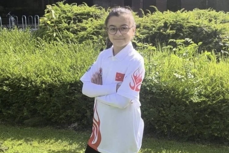 Bursa'da g&ouml;ğs&uuml;m&uuml;z&uuml; kabartan başarı! 11 yaşında satran&ccedil;ta Avrupa şampiyonu oldu