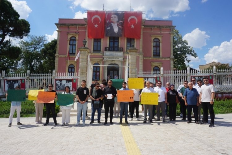 Edirne'de &uuml;niversite &ouml;ğrencilerinden ulaşım zammına tepki