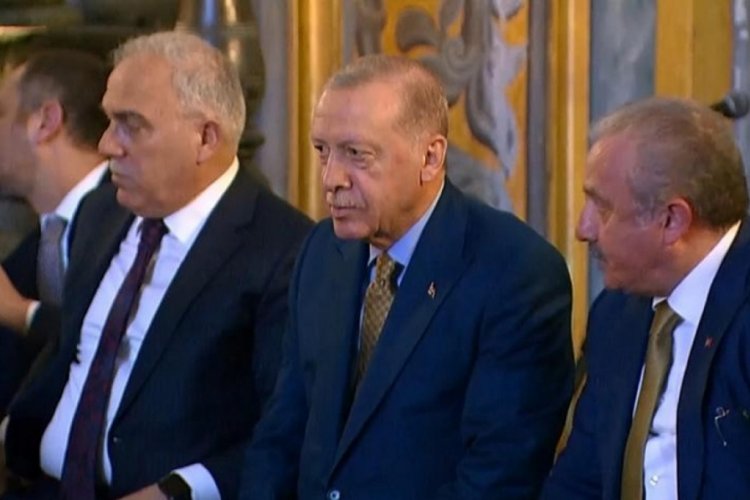 Cumhurbaşkanı Erdoğan, Ayasofya Camii'nde hafızlık &ouml;ğrencilerinin t&ouml;renine katıldı
