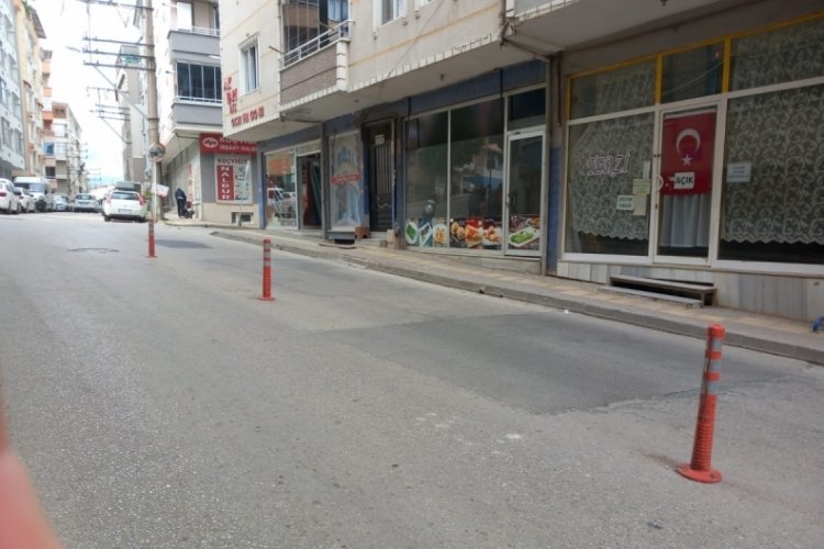Bursa'da kontrols&uuml;z parklanmaya dubalarda &ccedil;are olmadı!