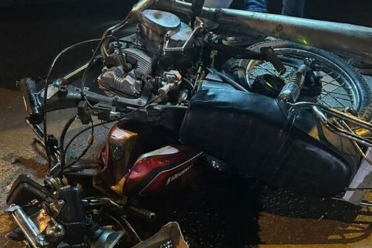 Adana'da otomobil ile motosiklet &ccedil;arpıştı: 3 yaralı