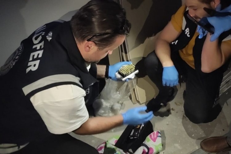 Bursa'da 1 kilo 300 gram metamfetamin ele ge&ccedil;irildi! 3 kişiye tutuklama