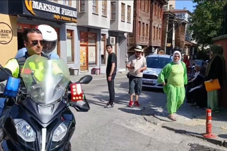 Bursa'da YKS &ouml;ğrencileri sınavlarına polisler sayesinde yetişti