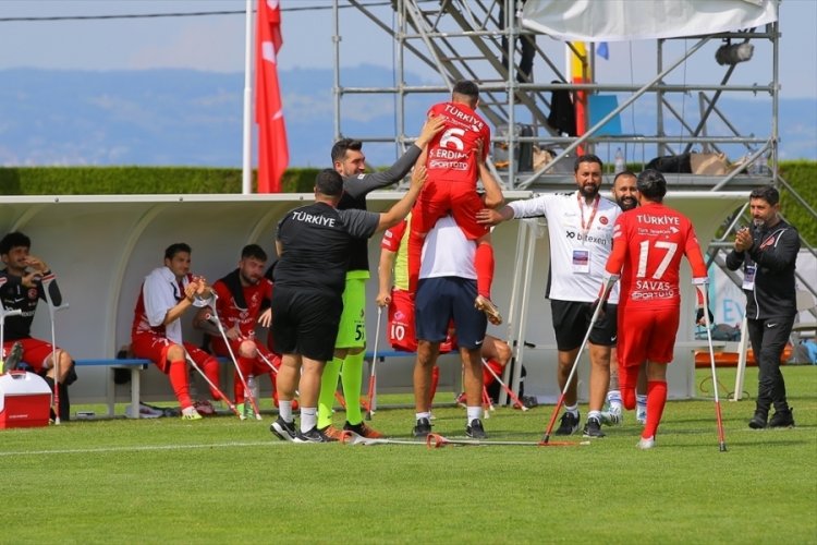 Ampute Milli Futbol Takımı şampiyonluk i&ccedil;in sahada