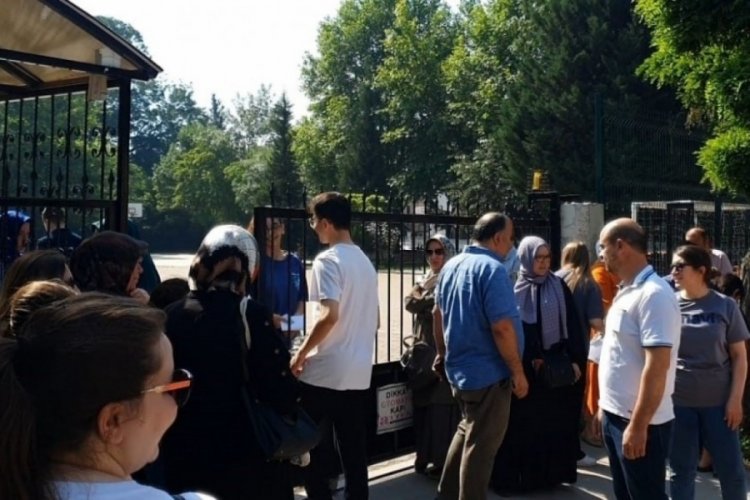 Bursa'da sınava ge&ccedil; kalanların emekleri boşa gitti