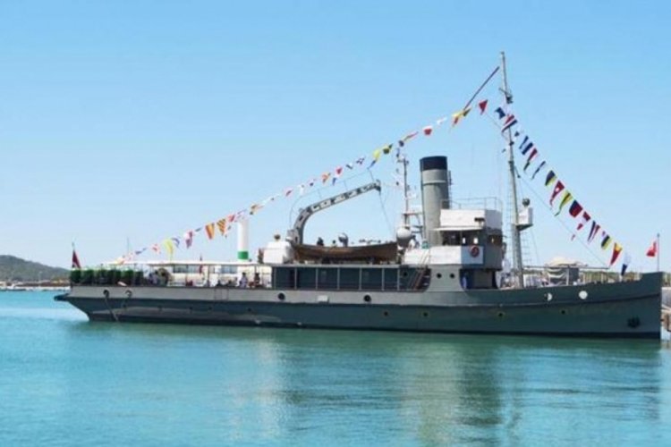 TCG Nusret Ayvalık'ta vatandaşların ziyaretine a&ccedil;ıldı