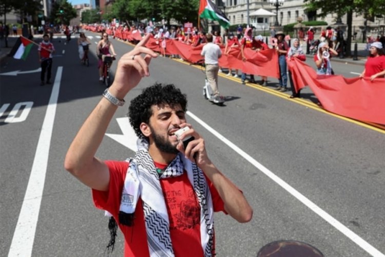 Beyaz Saray &ouml;n&uuml;nde 'kırmızı &ccedil;izgi' eylemi