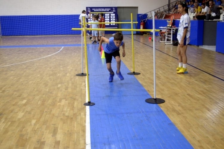 Bursa Mudanya'da minik sporcular h&uuml;nerlerini sergiledi