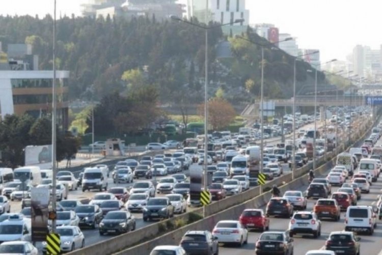 İstanbul'da haftanın ilk iş g&uuml;n&uuml;nde trafik kilit