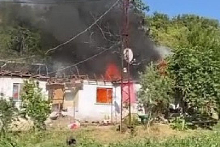 Bursa'da tek katlı evde elektrik kontağından yangın &ccedil;ıktı!