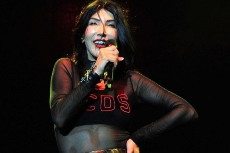 Hande Yener'den ODT&Uuml;'l&uuml; &ouml;ğrencilere destek