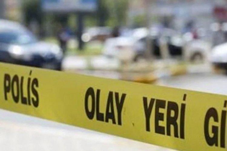 Rayların kenarında &ouml;l&uuml; bulunan bebeği annesi bırakmış!