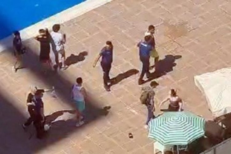 İstanbul'da iki grup arasında &ccedil;ıkan kavgada 1 kişi bı&ccedil;akla yaralandı