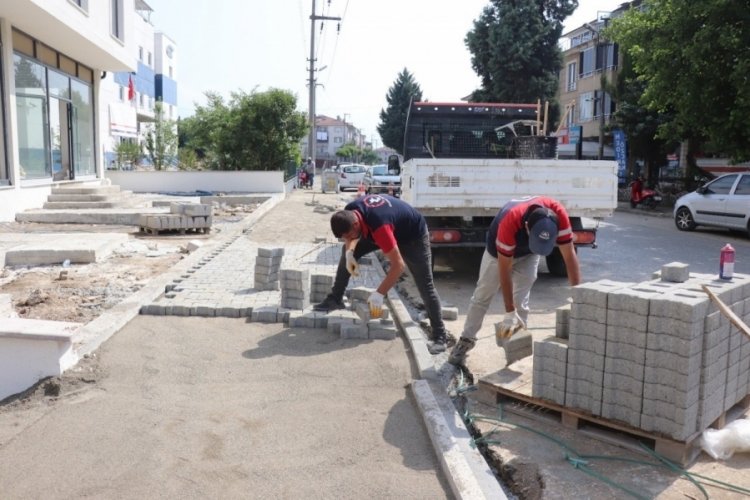 Düzce'de kilit parke taşları yenileniyor