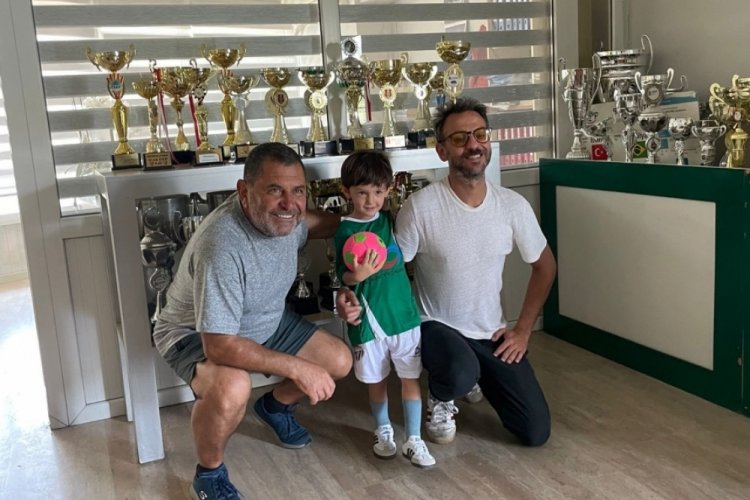 Erkan Kol&ccedil;ak K&ouml;stendil oğluyla Merinos Futbol Okullarını ziyaret etti
